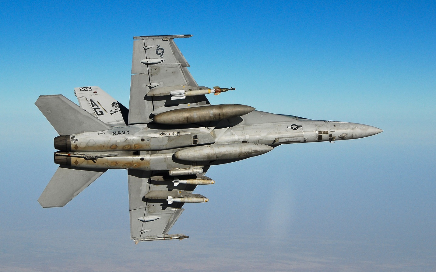F-18 in Flight, Weapons Clearly Seen | PLANES